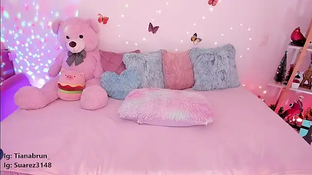 Zara uwu  online show from 17, 2, 2025