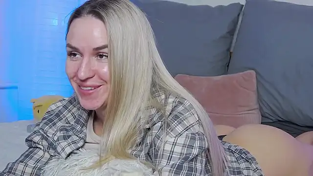 SofiJames online show from 4, 3, 2025