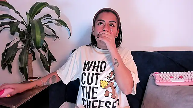 Snapshot of im_amber chatting on 23, 10, 2025 im amber online show from 23, 10, 2025