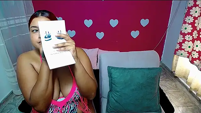 Snapshot of violeta_rous chatting on 19, 5, 2026 violeta rous online show from 19, 5, 2026