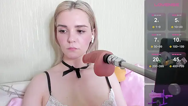 Kaya Devis online show from 14, 3, 2025