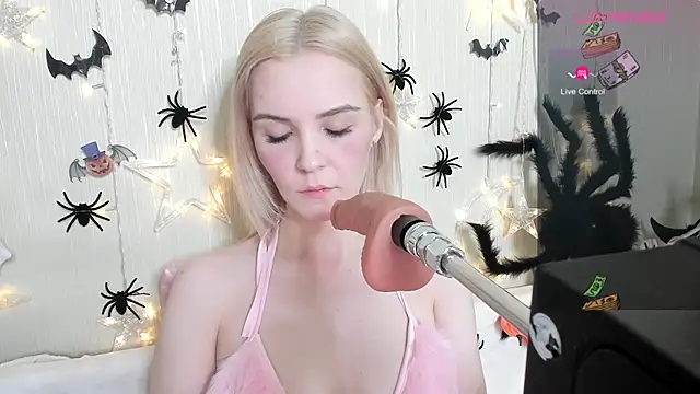 Kaya Devis online show from 25, 10, 2025