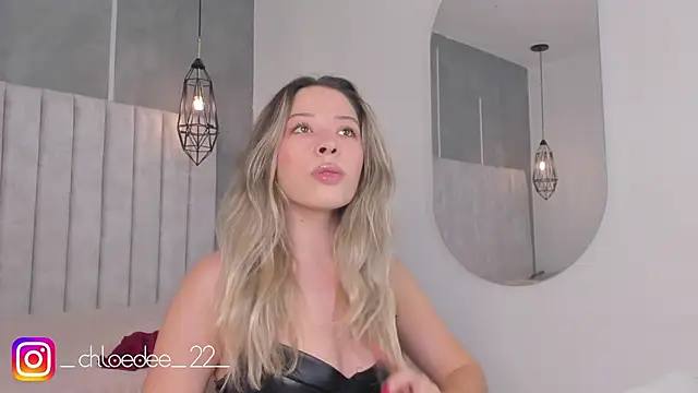 Snapshot of chloe_d chatting on 3, 2, 2025 chloe d online show from 3, 2, 2025