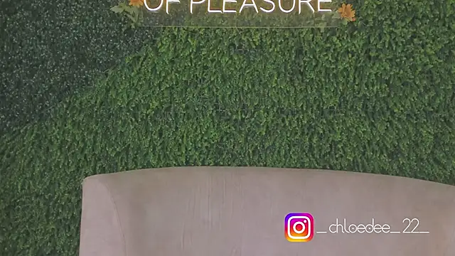 Snapshot of chloe_d chatting on 4, 10, 2025 chloe d online show from 4, 10, 2025