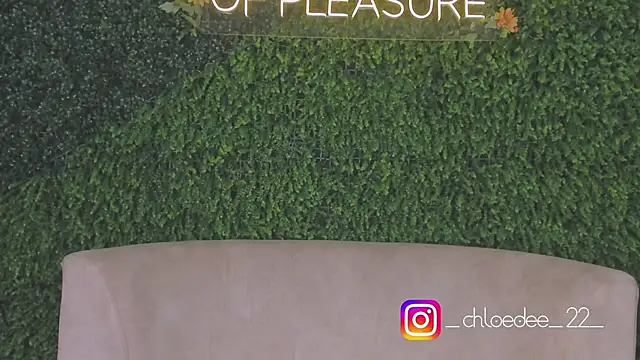 Snapshot of chloe_d chatting on 20, 10, 2025 chloe d online show from 20, 10, 2025