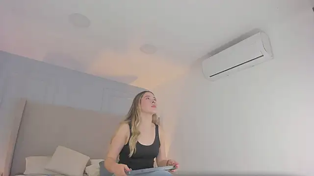 chloe d online show from 23, 4, 2026