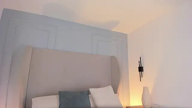 chloe d online show from 25, 4, 2026