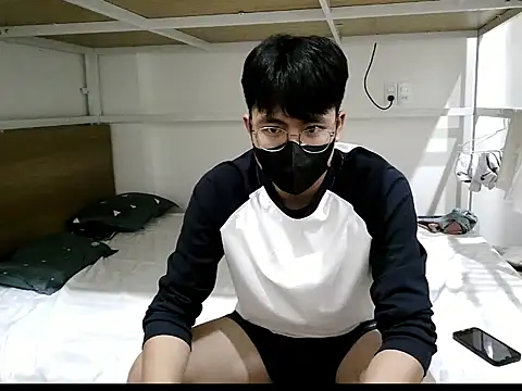 Snapshot of Gwencloudy chatting on 10, 10, 2025 Gwencloudy online show from 10, 10, 2025