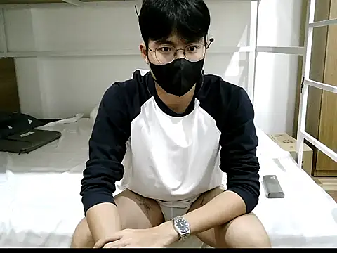 Snapshot of Gwencloudy chatting on 1, 11, 2025 Gwencloudy online show from 1, 11, 2025