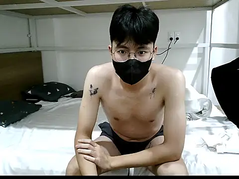 Snapshot of Gwencloudy chatting on 4, 11, 2025 Gwencloudy online show from 4, 11, 2025