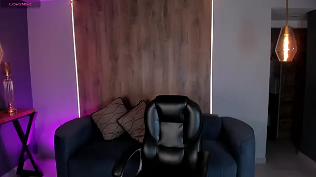 AlessiaCorleone  online show from 20, 2, 2025