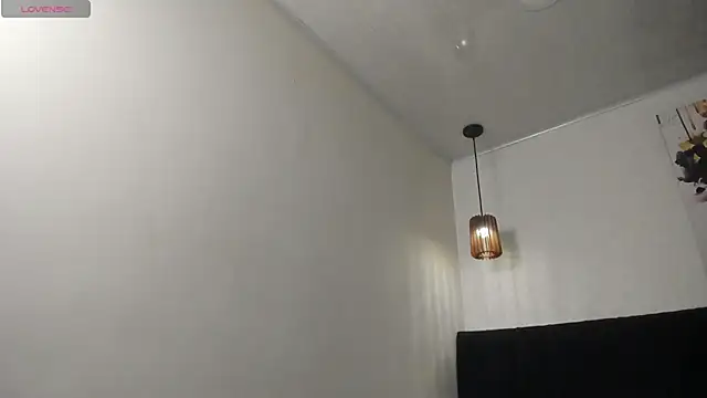 dolly zoe online show from 25, 4, 2026