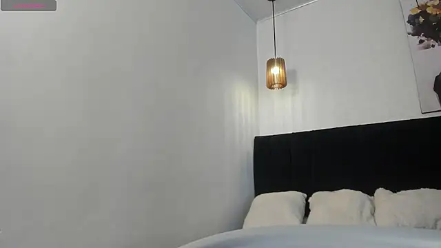 dolly zoe online show from 25, 4, 2026