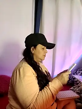 Snapshot of lucia_vonne_ chatting on 22, 4, 2026 lucia vonne online show from 22, 4, 2026