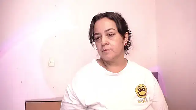 Snapshot of lucia_vonne_ chatting on 3, 6, 2026 lucia vonne online show from 3, 6, 2026