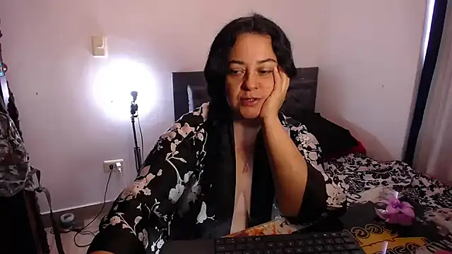 lucia vonne  online show from 27, 7, 2026