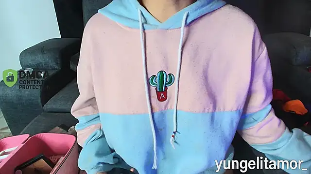 yungelitamor  online show from 2, 10, 2025