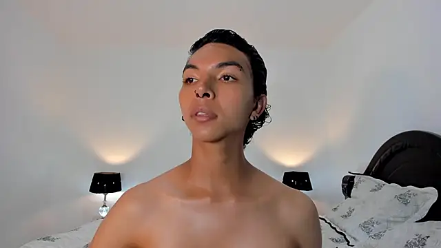 Snapshot of xhenisa_ chatting on 12, 1, 2025 xhenisa online show from 12, 1, 2025