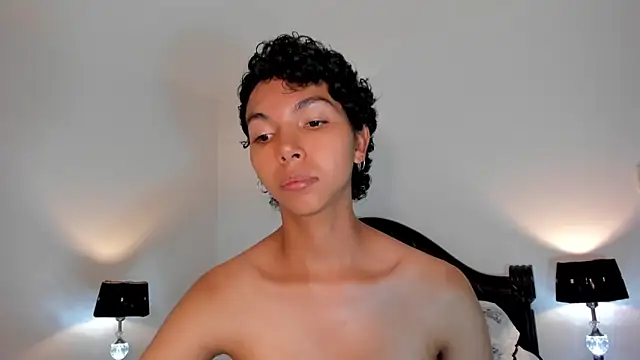 Snapshot of xhenisa_ chatting on 10, 3, 2025 xhenisa online show from 10, 3, 2025