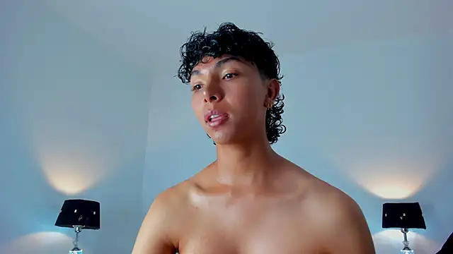 Snapshot of xhenisa_ chatting on 10, 11, 2025 xhenisa online show from 10, 11, 2025