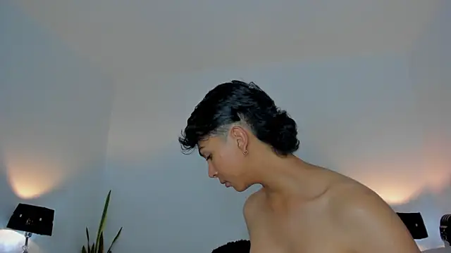 Snapshot of xhenisa_ chatting on 27, 2, 2026 xhenisa online show from 27, 2, 2026