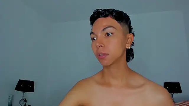 Snapshot of xhenisa_ chatting on 11, 3, 2026 xhenisa online show from 11, 3, 2026