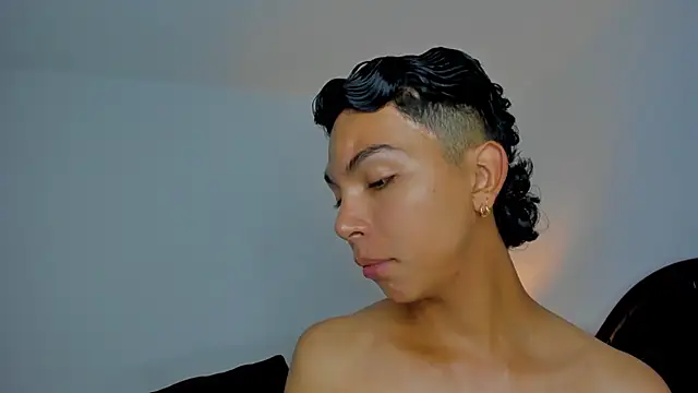 Snapshot of xhenisa_ chatting on 12, 3, 2026 xhenisa online show from 12, 3, 2026