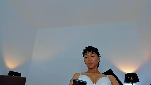 xhenisa  online show from 28, 7, 2026