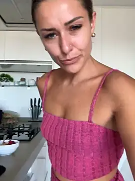 Snapshot of petrouchkaaa_ chatting on 10, 9, 2025 petrouchkaaa online show from 10, 9, 2025