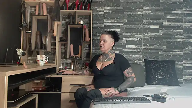 Mistress Miry online show from 8, 2, 2025