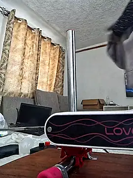 Snapshot of hornycreamybabe chatting on 4, 3, 2025 hornycreamybabe online show from 4, 3, 2025