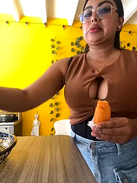 NatashaBrown12 online show from 1, 10, 2025