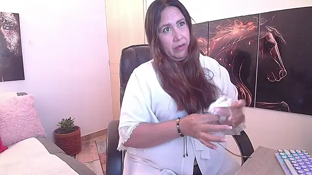 Snapshot of amalia_brunette chatting on 23, 7, 2026 amalia brunette online show from 23, 7, 2026