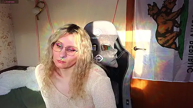 Lori Myaf online show from 24, 2, 2026