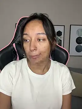 DianaHopson online show from 19, 2, 2025