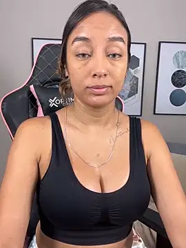 DianaHopson online show from 25, 2, 2025