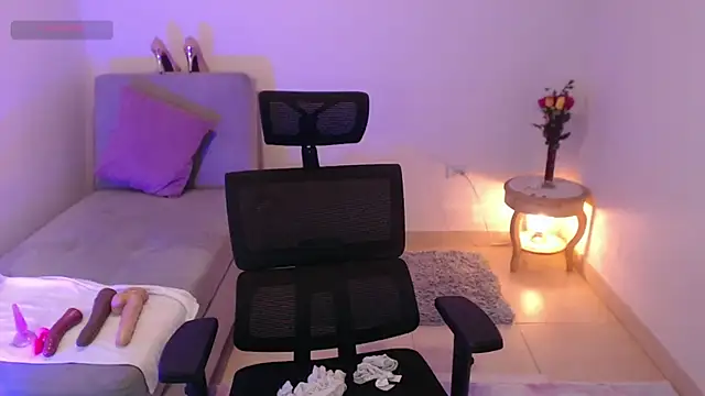 lilian prada online show from 26, 2, 2025