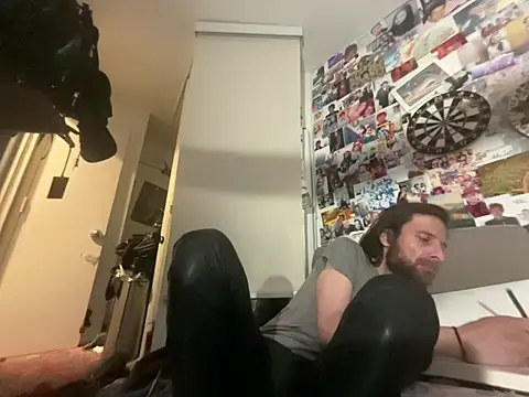 Snapshot of DownstairsSky chatting on 26, 5, 2026 DownstairsSky online show from 26, 5, 2026