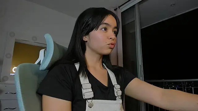 Snapshot of Olivia_xd_ chatting on 8, 12, 2024 Olivia xd online show from 8, 12, 2024