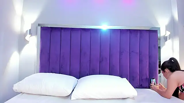 Snapshot of SaraRiley chatting on 25, 10, 2025 SaraRiley online show from 25, 10, 2025