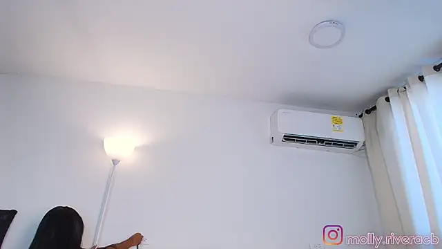 Snapshot of mollyrivera chatting on 18, 12, 2025 mollyrivera online show from 18, 12, 2025