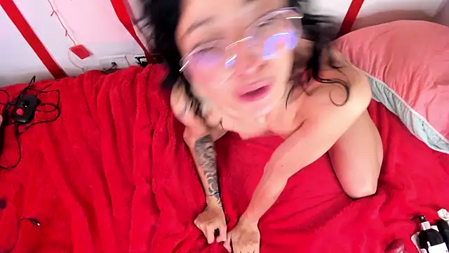 Cloe Leee online show from 7, 2, 2025