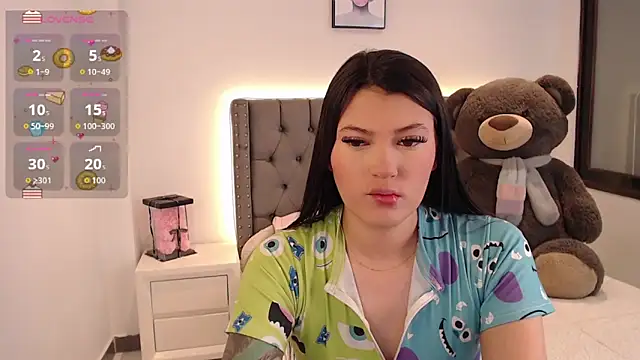 Snapshot of Nicols66 chatting on 17, 11, 2025 Nicols66 online show from 17, 11, 2025