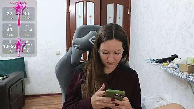 Nelly Fischer online show from 10, 12, 2024