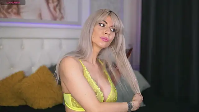 Snapshot of Adelyn_Chase chatting on 19, 12, 2024 Adelyn Chase online show from 19, 12, 2024