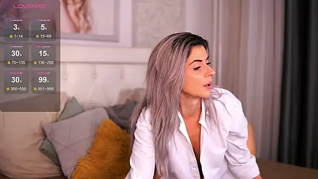 Snapshot of Adelyn_Chase chatting on 7, 10, 2025 Adelyn Chase online show from 7, 10, 2025