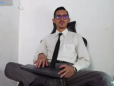 Snapshot of HomeAloneK chatting on 14, 12, 2025 HomeAloneK online show from 14, 12, 2025