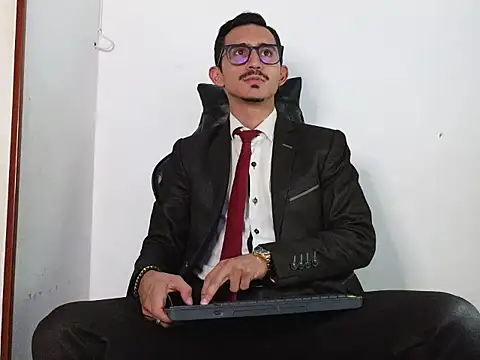 Snapshot of HomeAloneK chatting on 5, 1, 2026 HomeAloneK online show from 5, 1, 2026