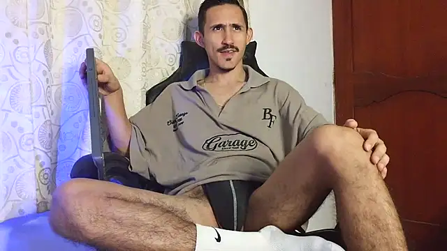 Snapshot of HomeAloneK chatting on 2, 6, 2026 HomeAloneK online show from 2, 6, 2026