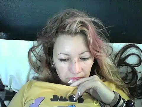 Snapshot of Paulita_x3 chatting on 11, 1, 2025 Paulita x3 online show from 11, 1, 2025